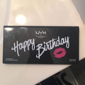 Never been used eyeshadow palette.